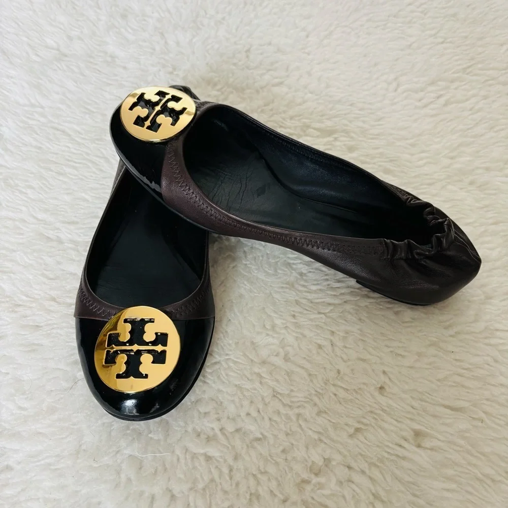 Tory Burch Reva 2 tone Black Patent Brown Leather Logo Flat Shoes size 7.5 M